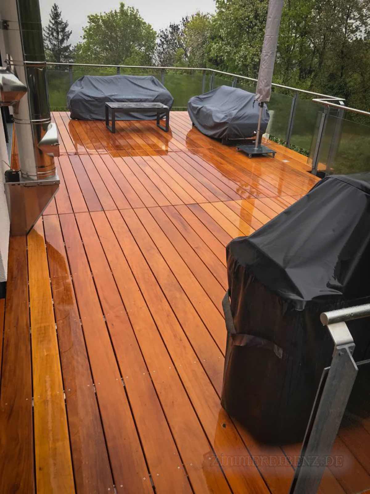 Terrasse mit Auminium Unterkonstruktion und Garapa Terrassendielen