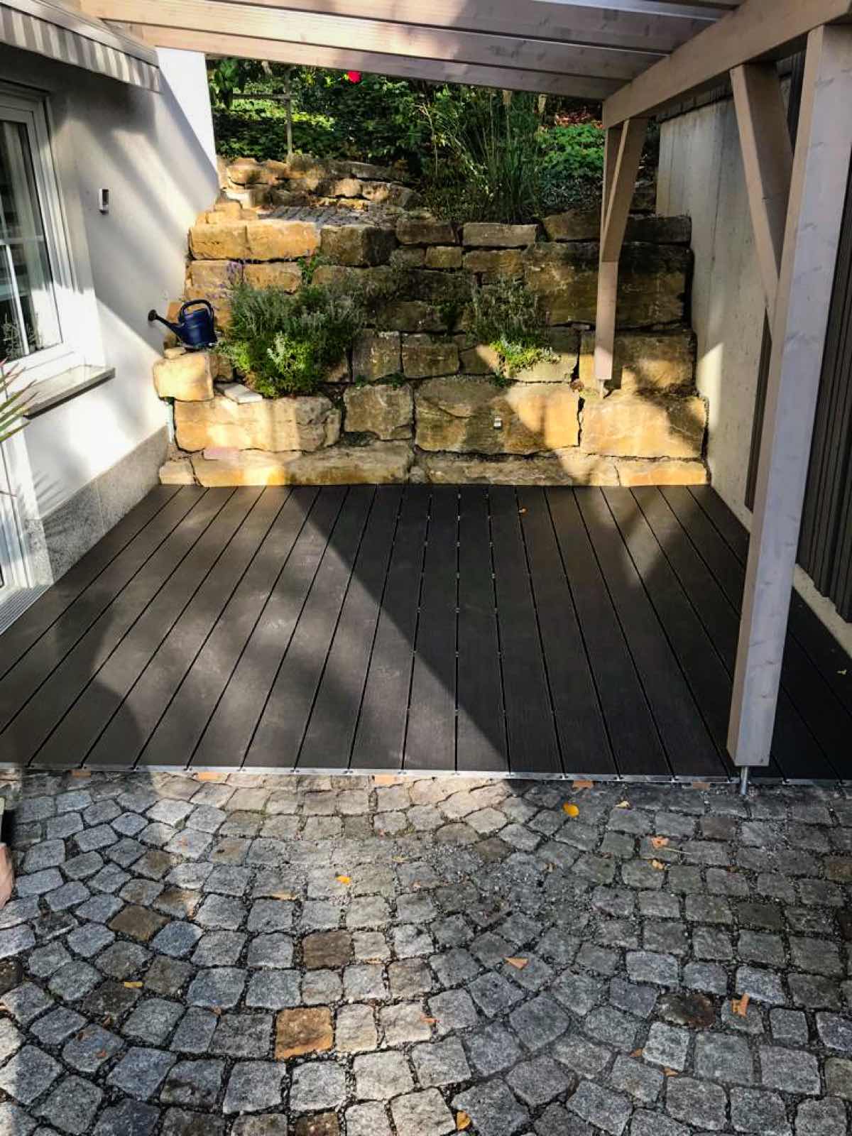 Terrasse mit WPC Dielen und Aluminium Unterkonstruktion 1
